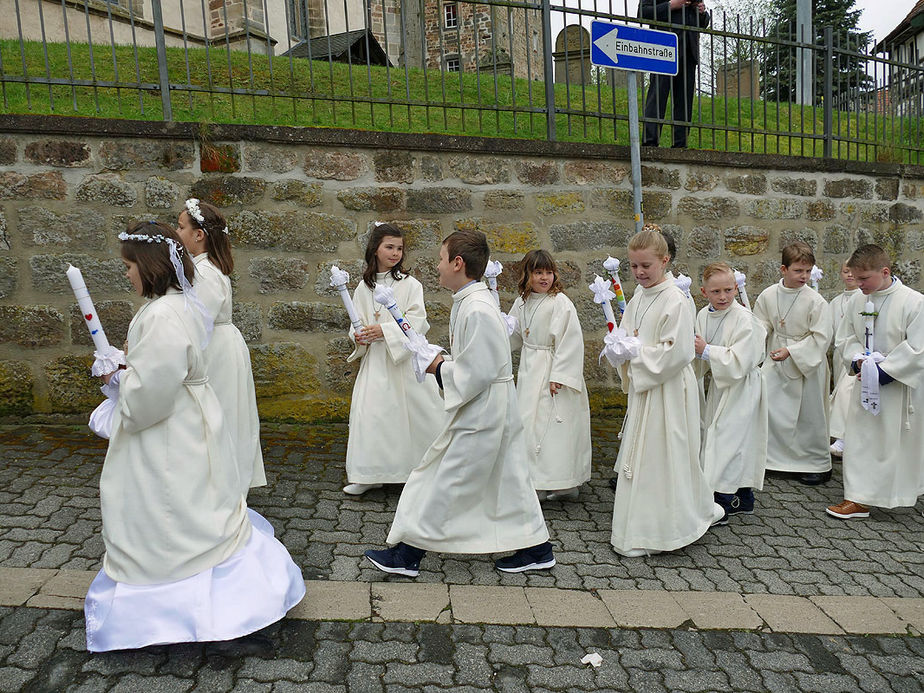 Feier der 1. Heiligen Kommunion in Sankt Crescentius (Foto: Karl-Franz Thiede)